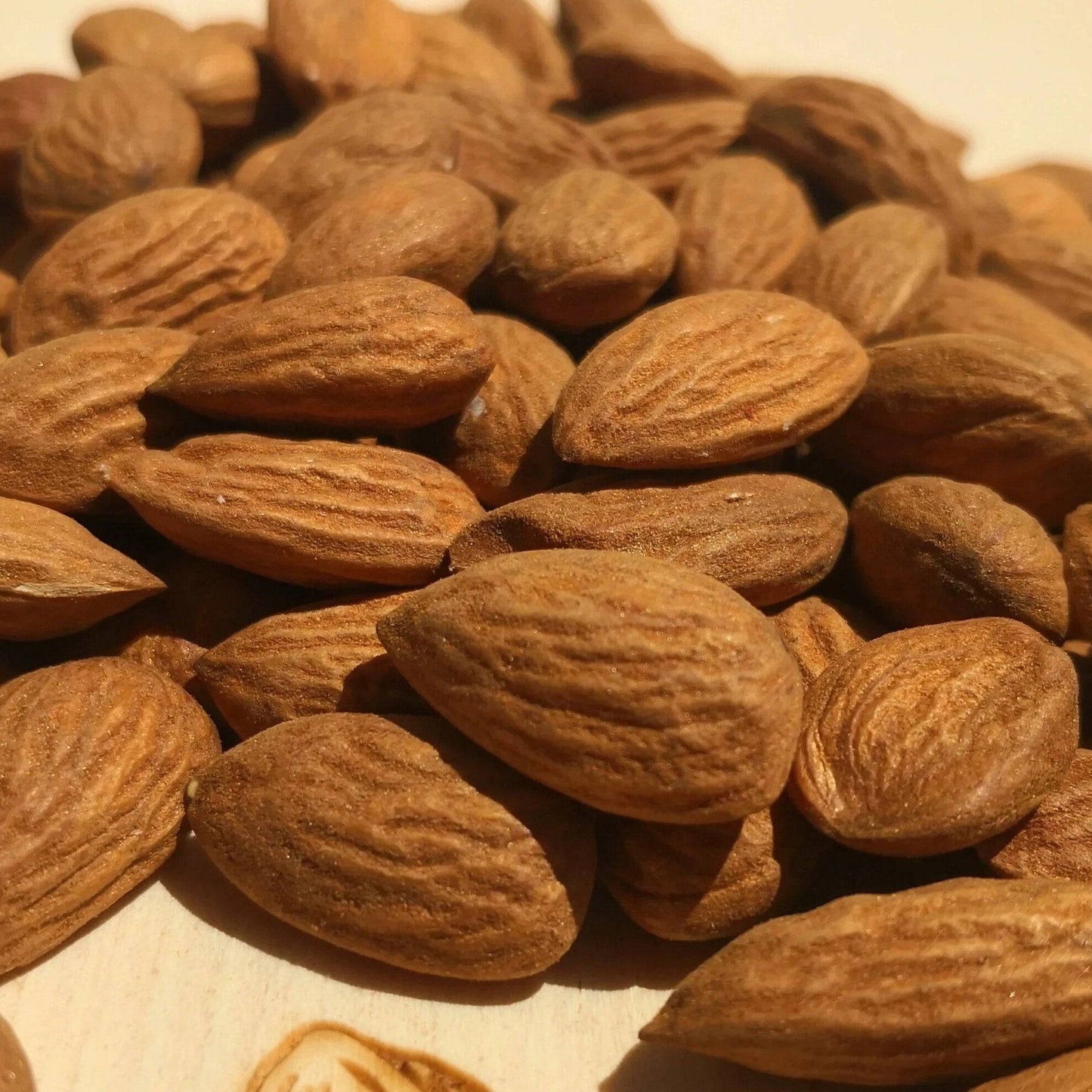 Almendras enteras, fuente de energía saludable