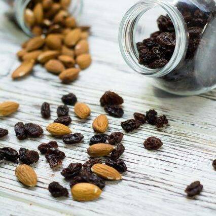 almendras con pasas morenas deliciosas